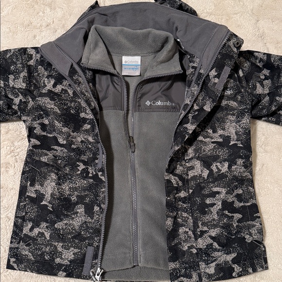 Columbia Gray and Black Fleece Jacket. Size Boys XS 6/7. FREE SHIPPING - Picture 5 of 5